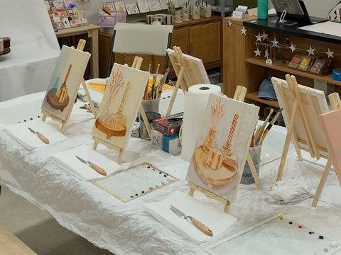 Oil Painting 101 still life setup at VANDL